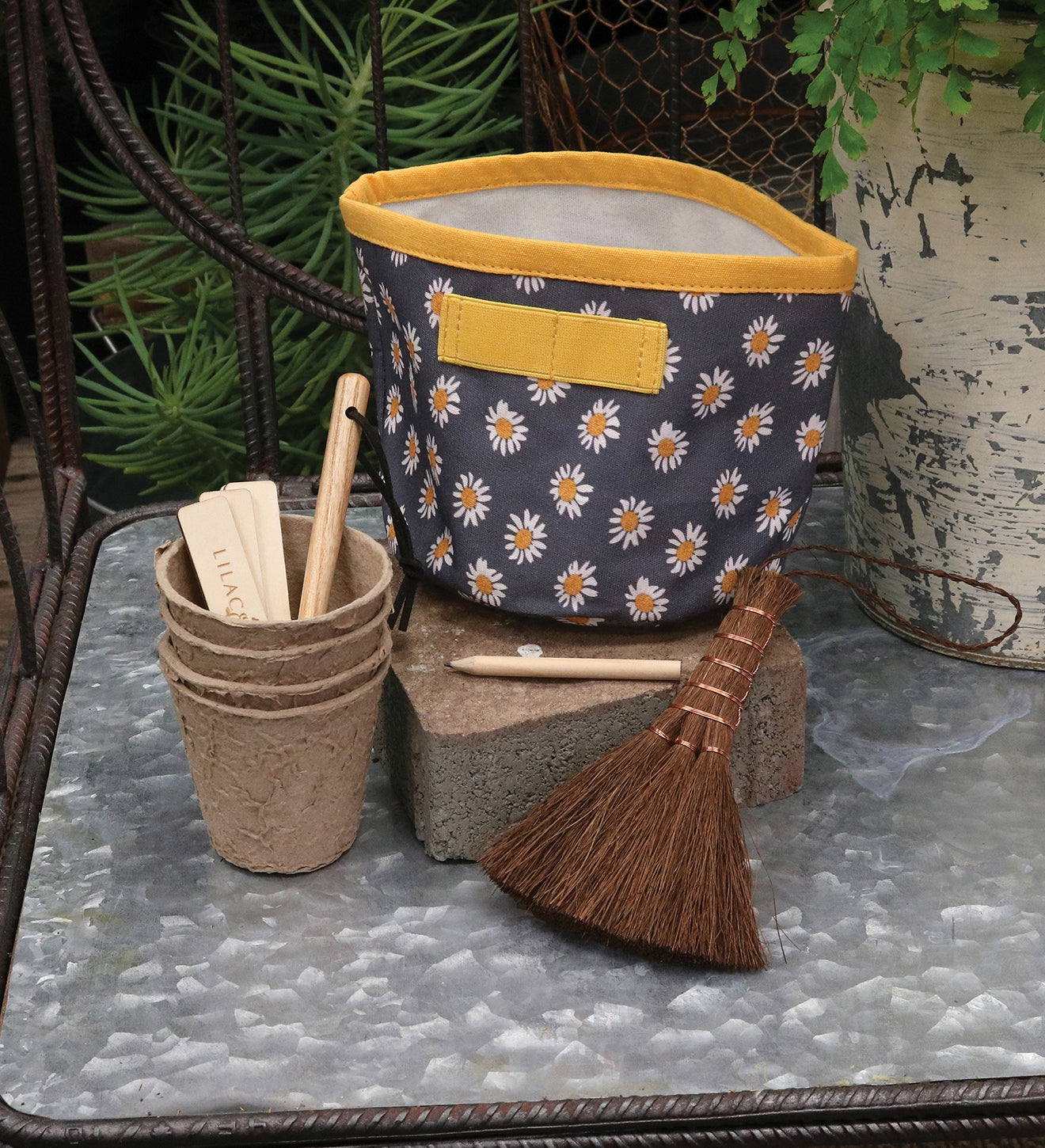 Lilac & Vine Daisy Outdoor Garden Tools Bag Pots Pencil Dibblet Broom